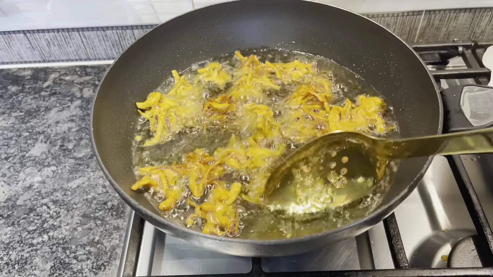 Draining excess oil from the pakoras