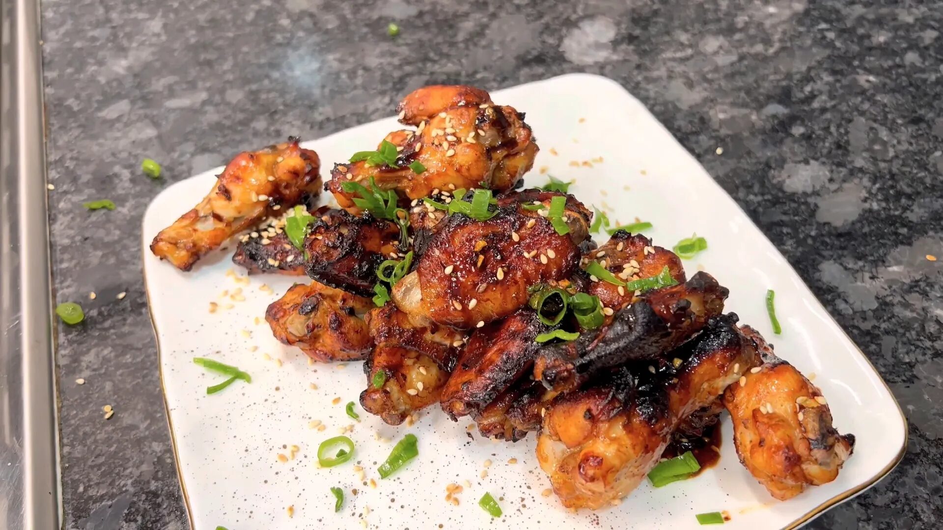Final presentation of chicken wings