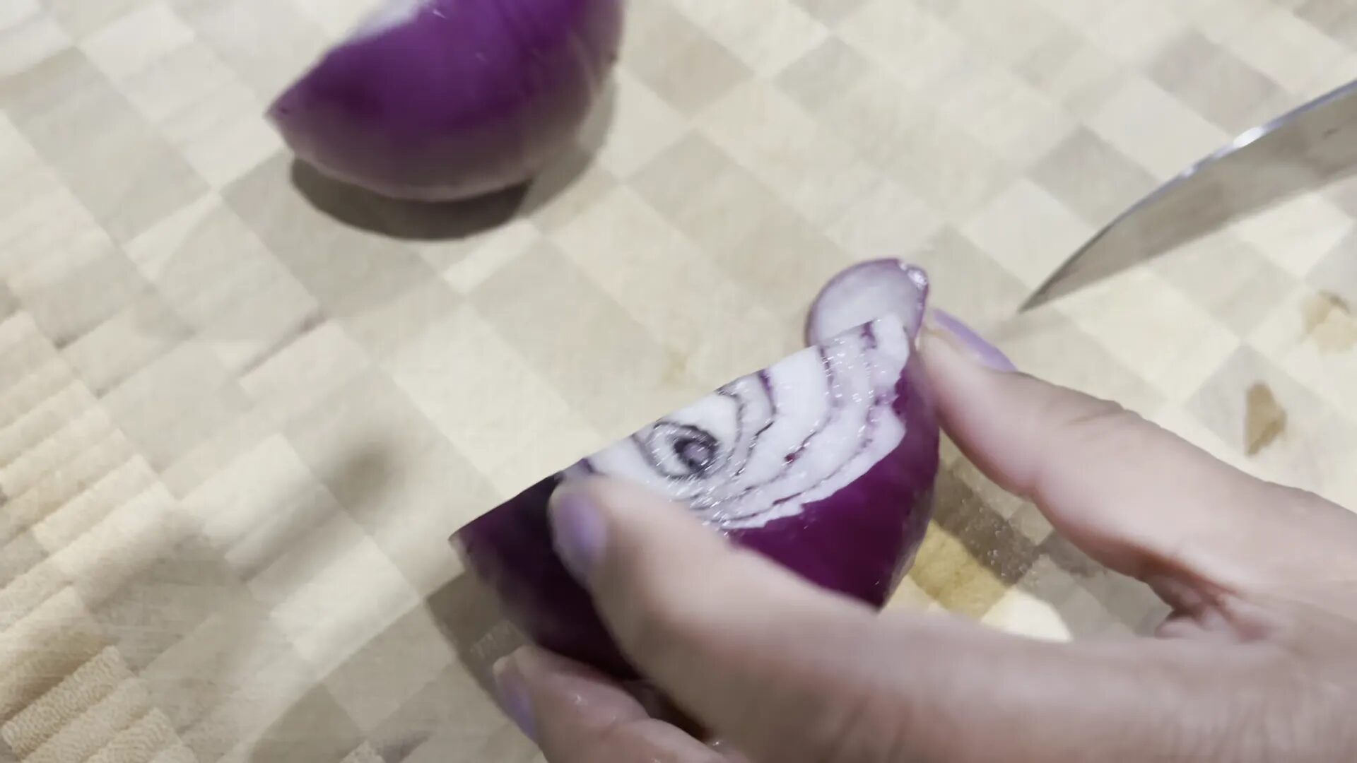 Slicing the onions for pakora