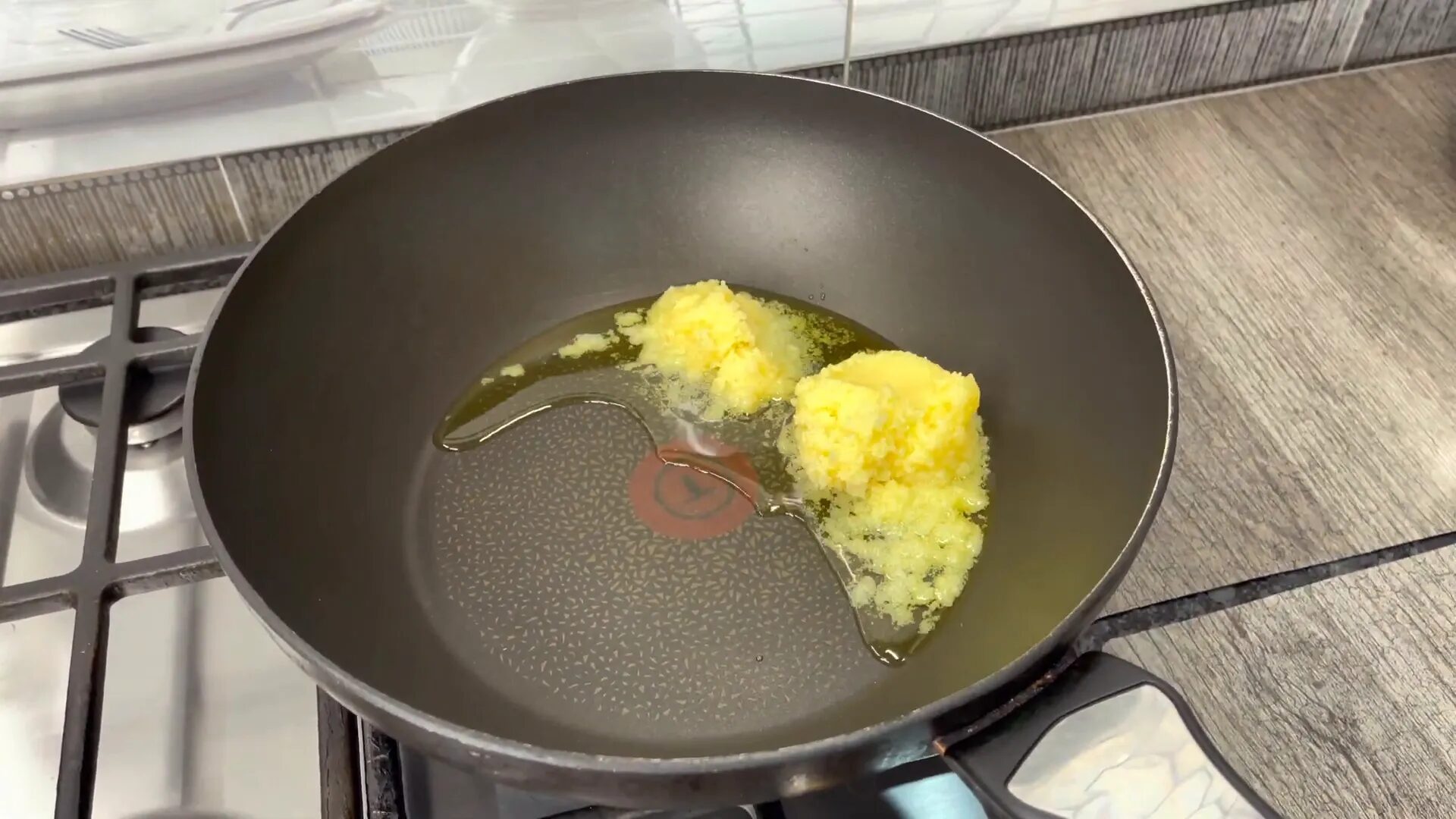 Cooking grated carrots in ghee